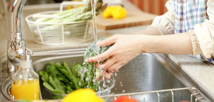 sebzeleri tuzlu suda yıkayın